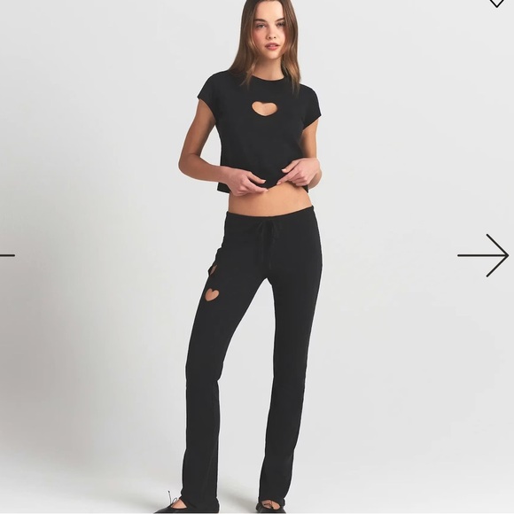 Skims Heart Cut Out Set - Picture 3 of 7